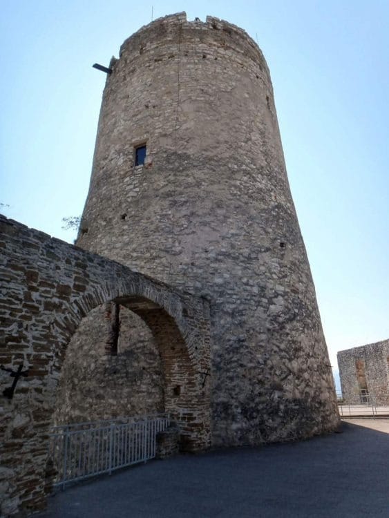 The central donjon – or watch tower