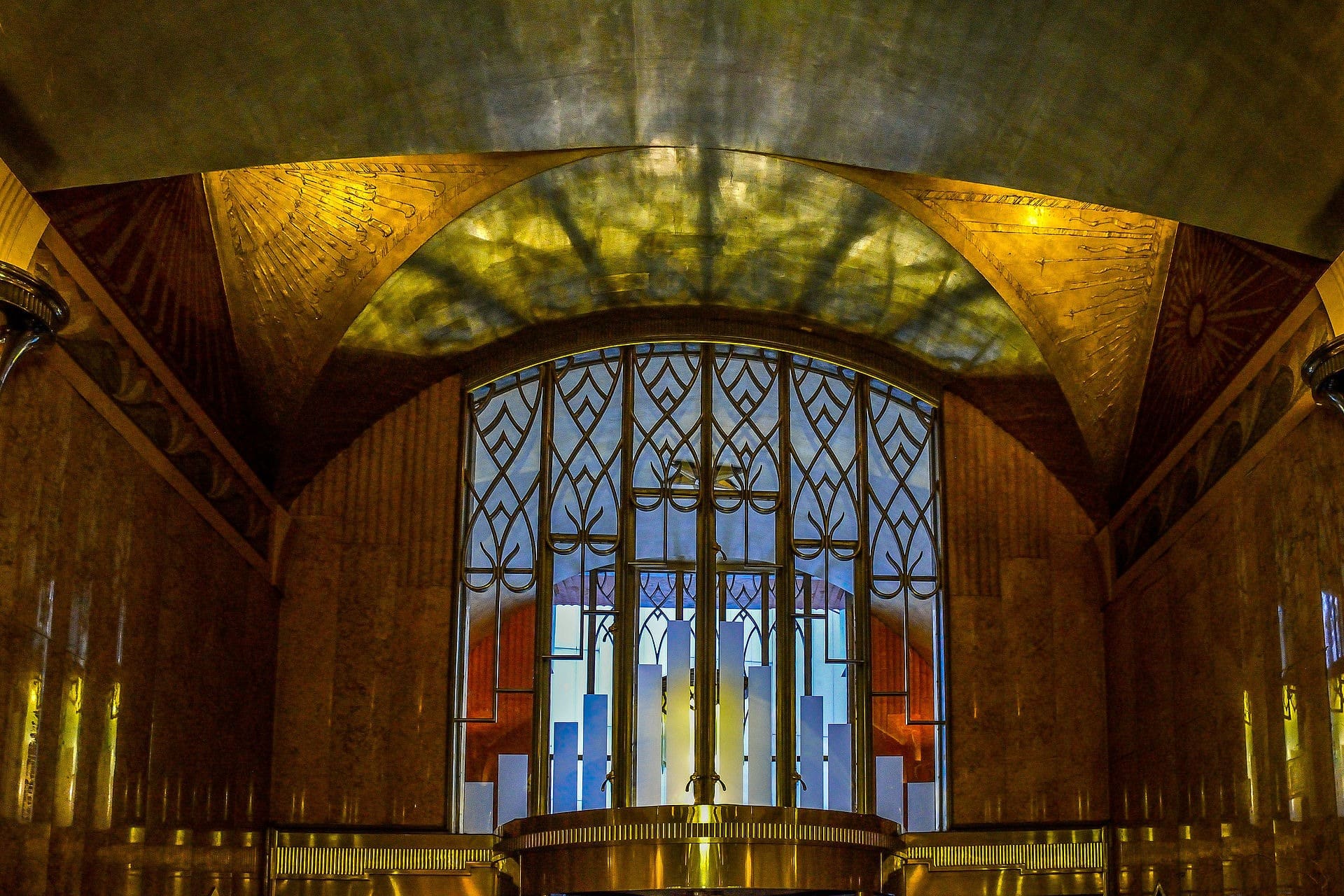 The building's entrance vestibule on Lexington Avenue