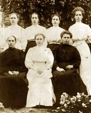 The seven Walker sisters: Front left to right - Margaret, Louisa, and Polly. Back left to right - Hettie, Martha, Nancy, and Caroline. Photo taken by Jim Shelton in 1909.