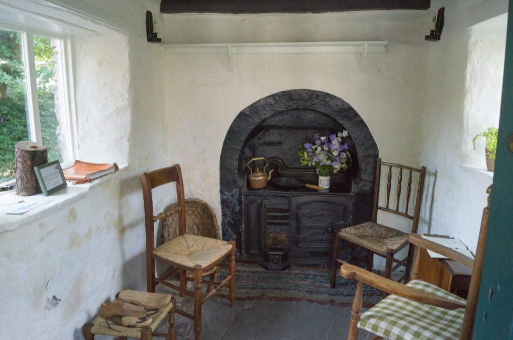 The stove was apparently added when Bridge House became a tea house in the 19th century