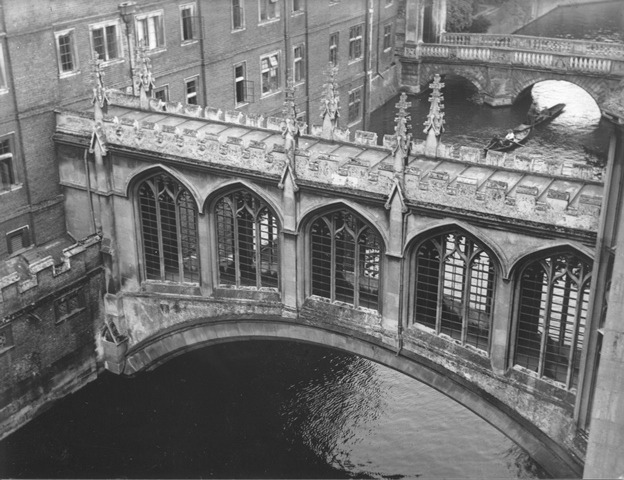 The Bridge of Sighs and Wren Bridge in 1916. Photographer: Harold Jeffreys