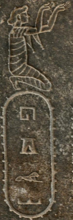 The word hgr (Hegra) on an Egyptian-style statue of the Persian king Darius