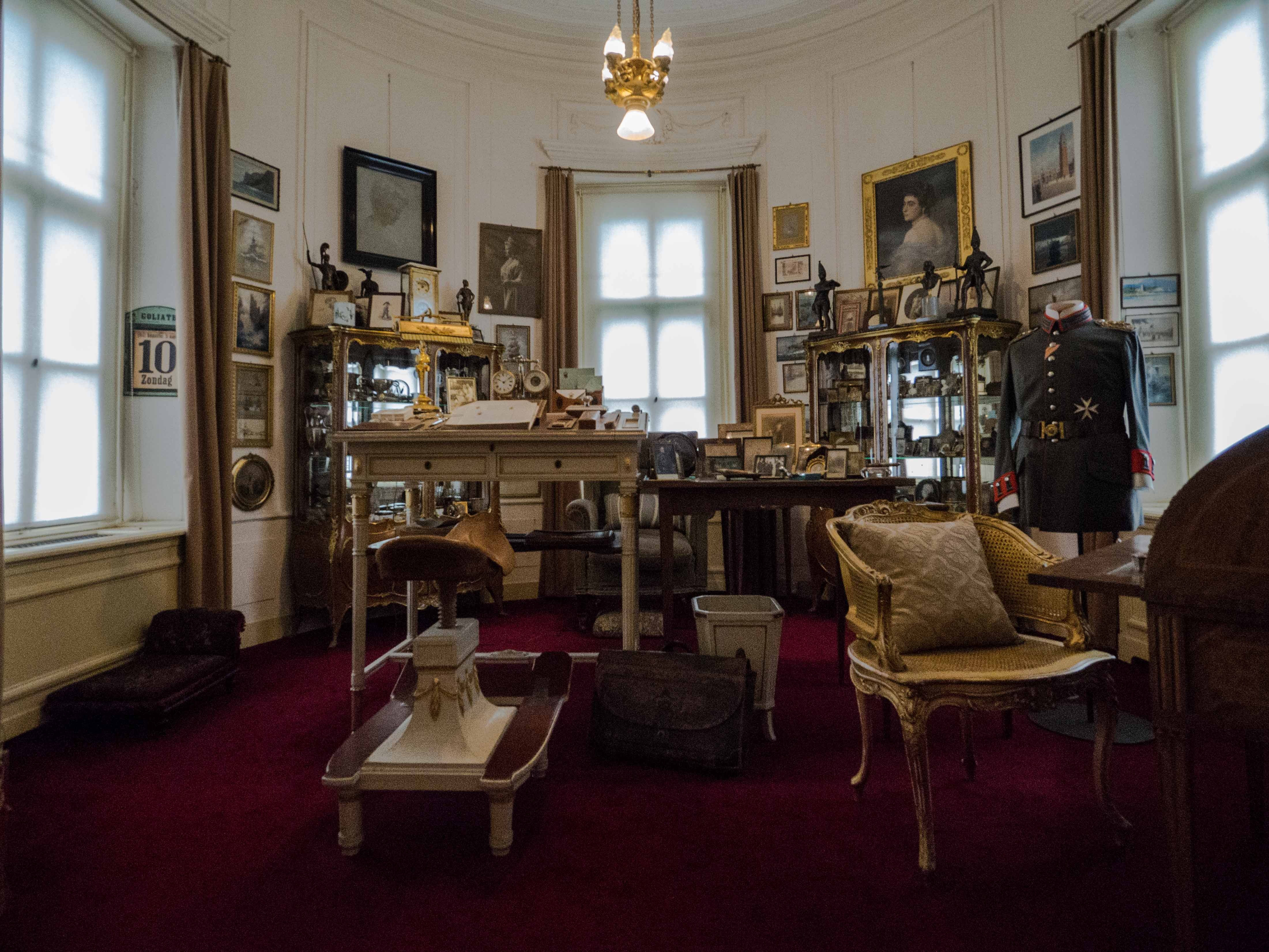 The study of Wilhelm II – note the saddle chair at the left