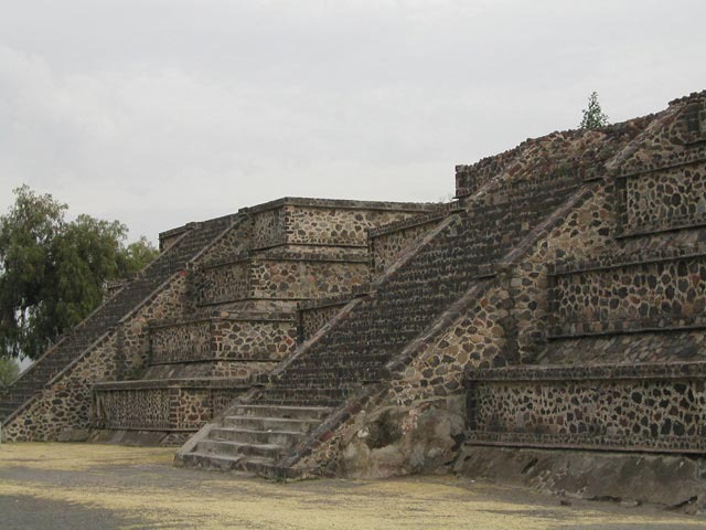 Platform along the Avenue of the Dead showing the talud-tablero architectural style