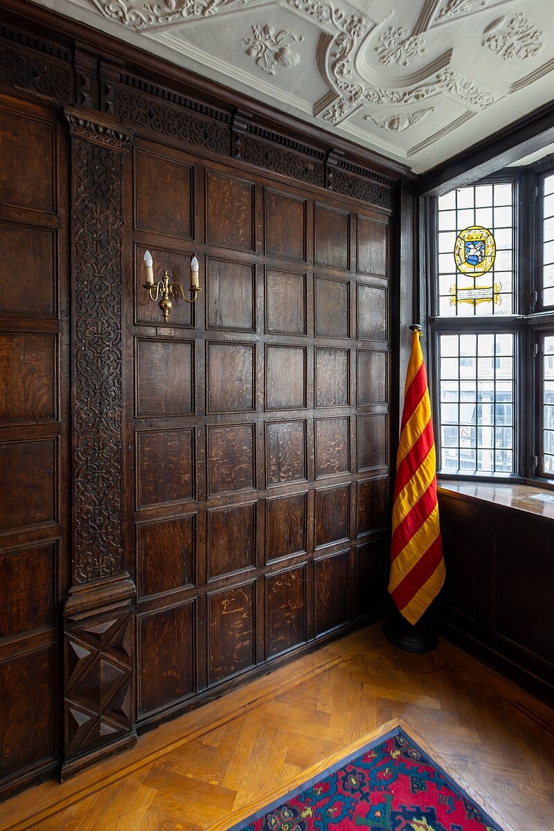 Original Jacobean wood panelling