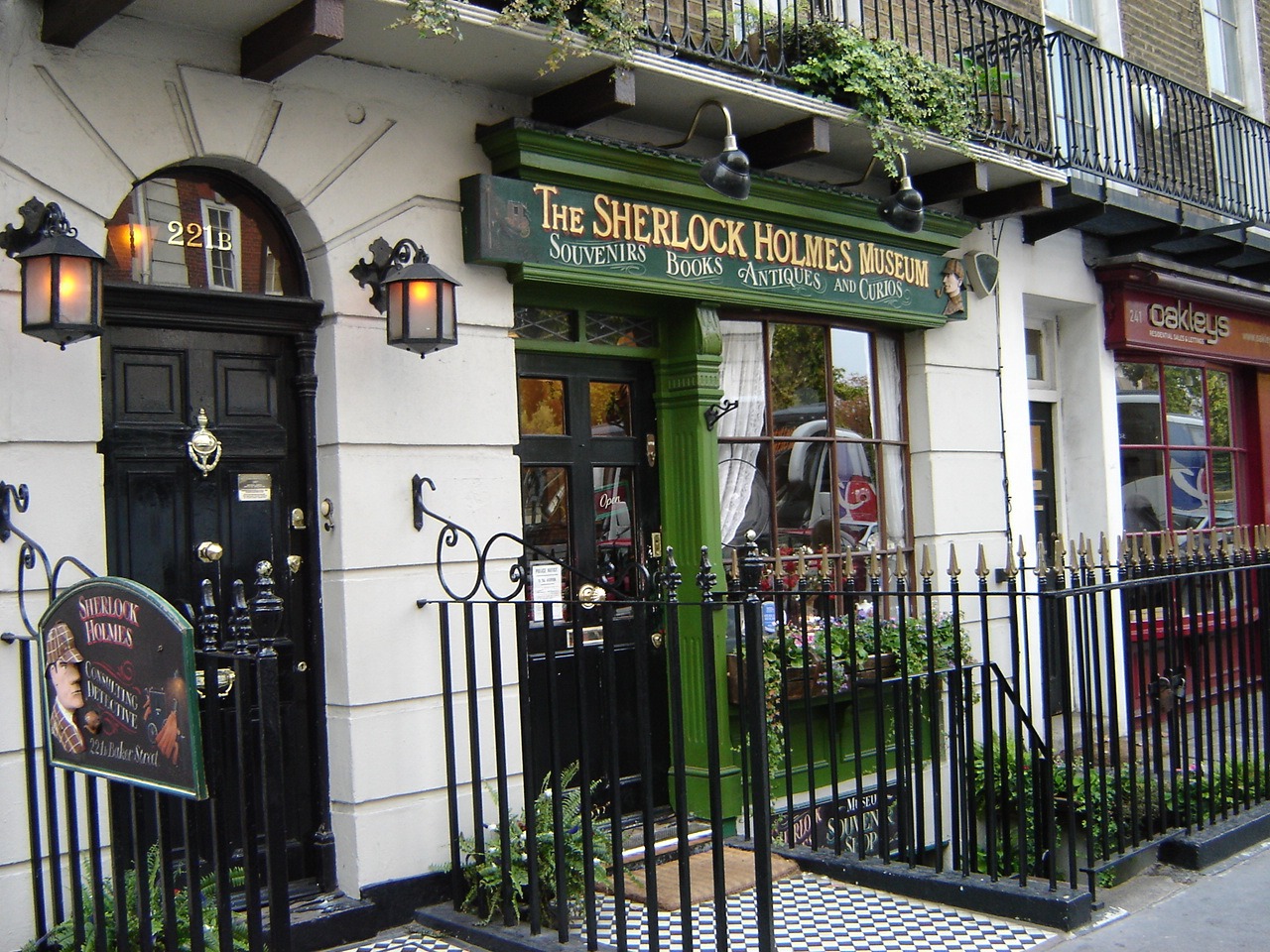 Photo showing the address as 221B beside the location of the Sherlock Holmes Museum in London, England