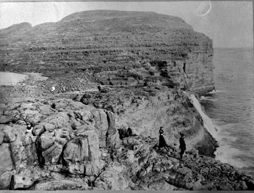 1898 or 1899 photo showing the waterfall Bøsdalafossur