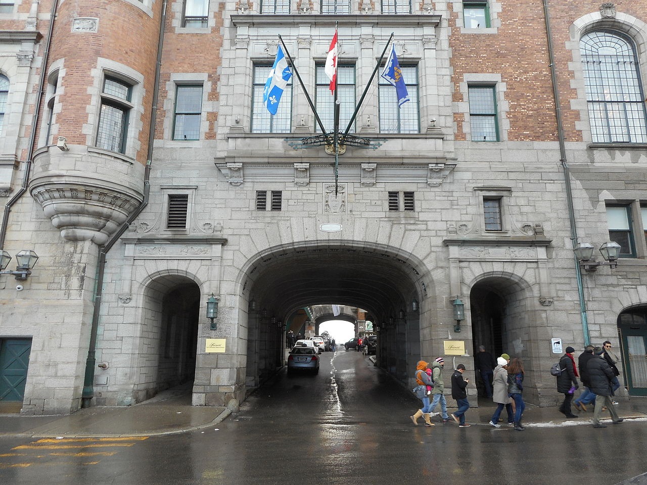 Several porte-cochères provide access to the hotel's central courtyard