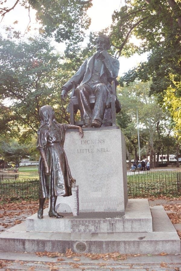 Dickens and Little Nell, an 1890 statue by Francis Edwin Elwell exhibited in Philadelphia