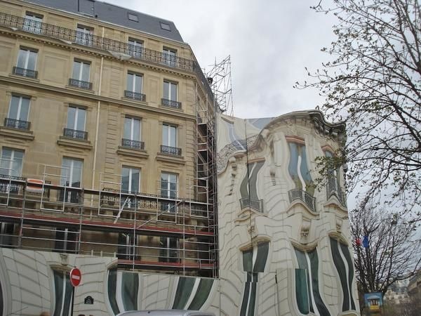 Renovated Haussmannian facade and trompe-l'oeil work tarpaulin