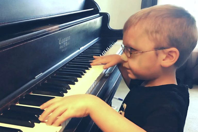 6-Year-Old Blind Piano Prodigy Nailed Queen’s Classic “Bohemian Rhapsody”