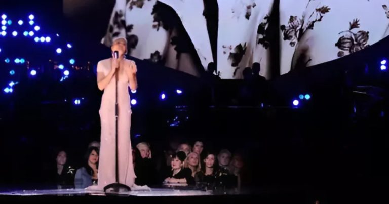 LeAnn Rimes’ Stunning Tribute To Patsy Cline Will Take Your Breath Away