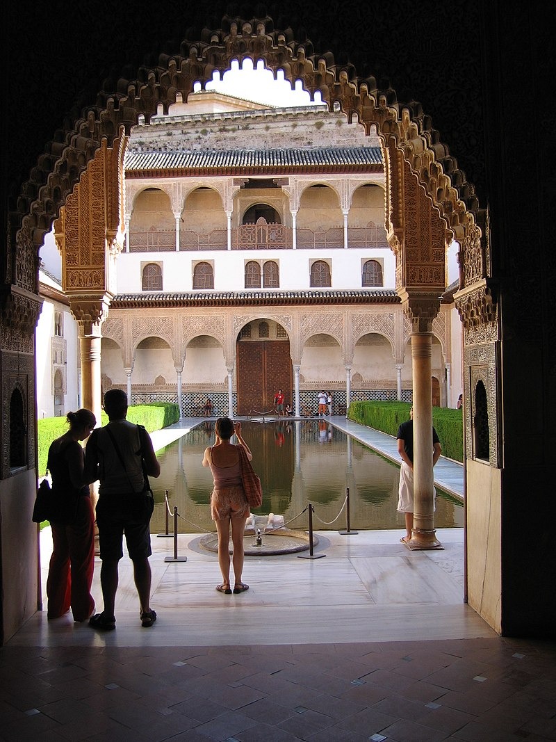 Guests in the Comares Palace