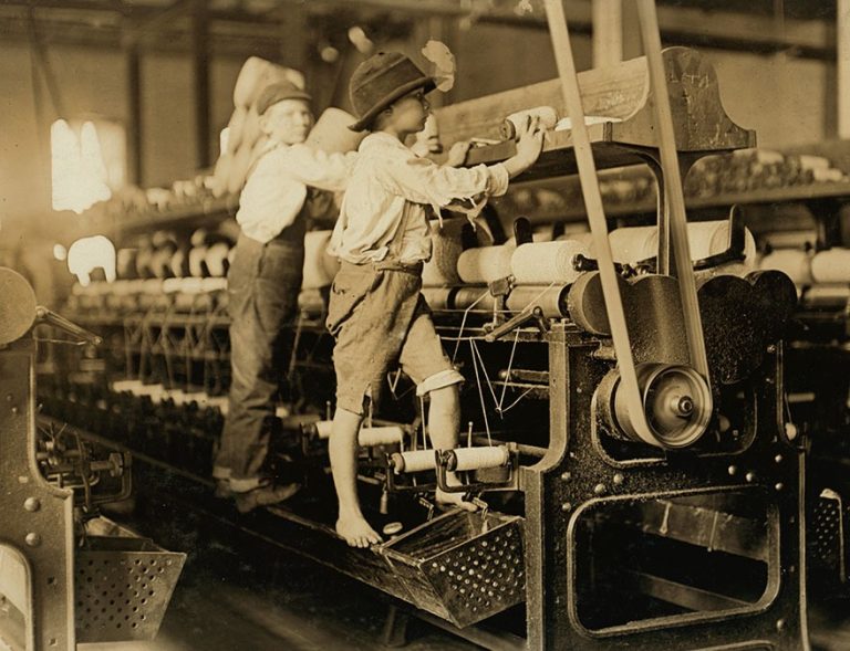 50 Gruesome Photos From The 1900s Revealing The Brutal Reality Of Child Labor Before Its Abolition