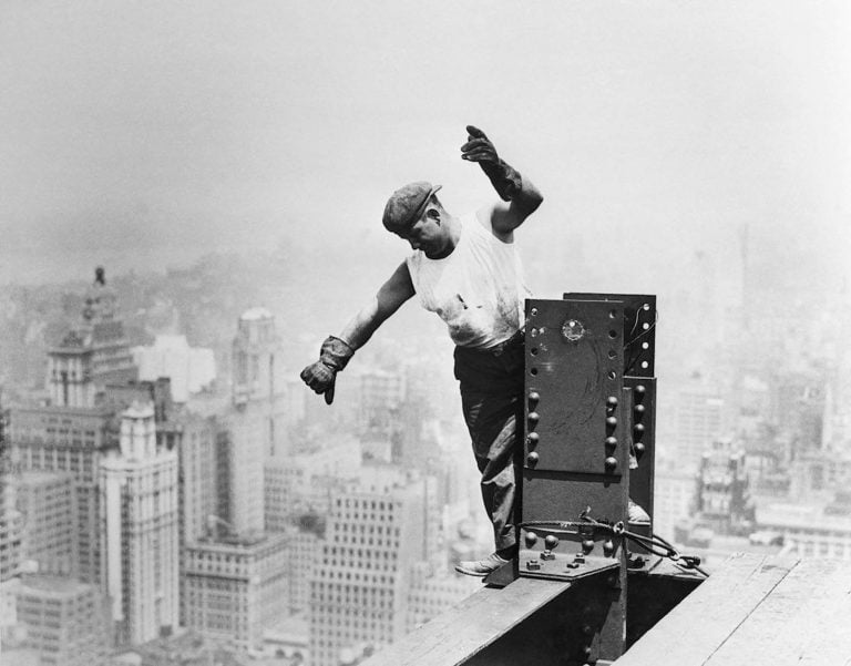 Explore How Daredevil Sky Boys Built The Empire State Building Through Stunning Photos, 1930-1931