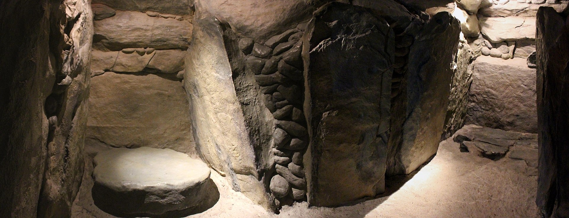 Mock-up of the chamber, in the Brú na Bóinne Visitor Centre