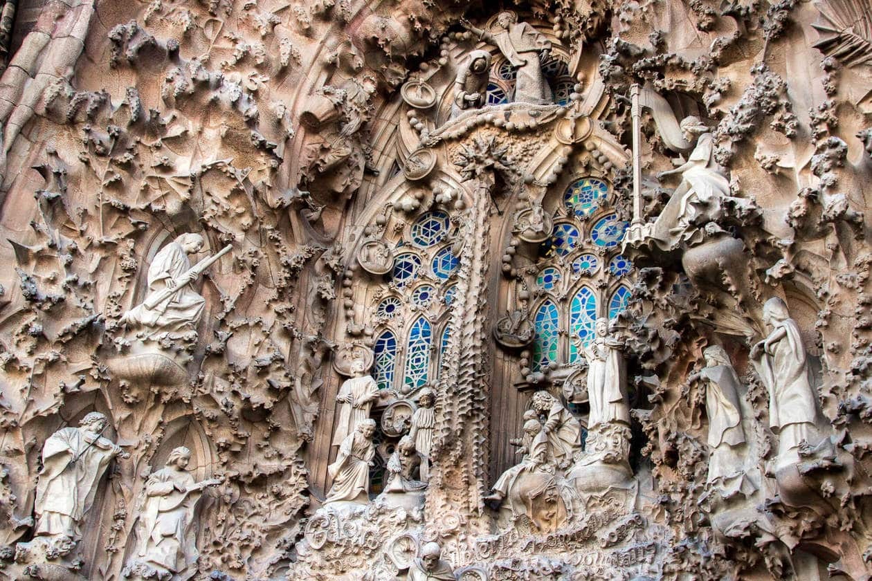 Sculpture of the choir of angel children