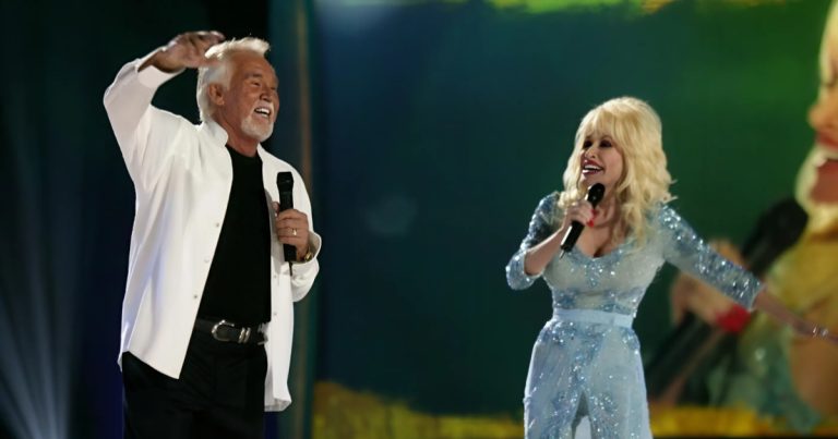 Kenny Rogers And Dolly Parton Reunite For An Unforgettable Live “Islands In The Stream”