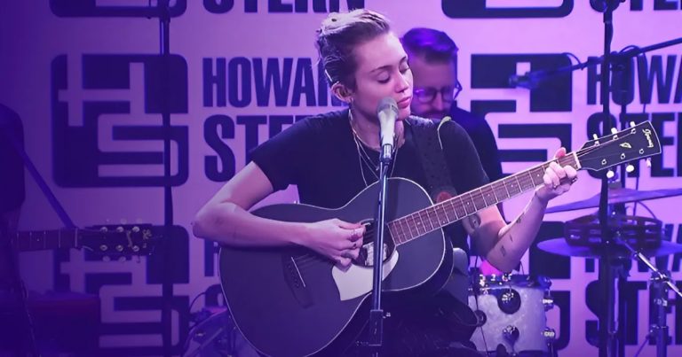 Miley Cyrus Paid Tribute To Tom Petty With A Soulful Performance Of “Wildflowers”