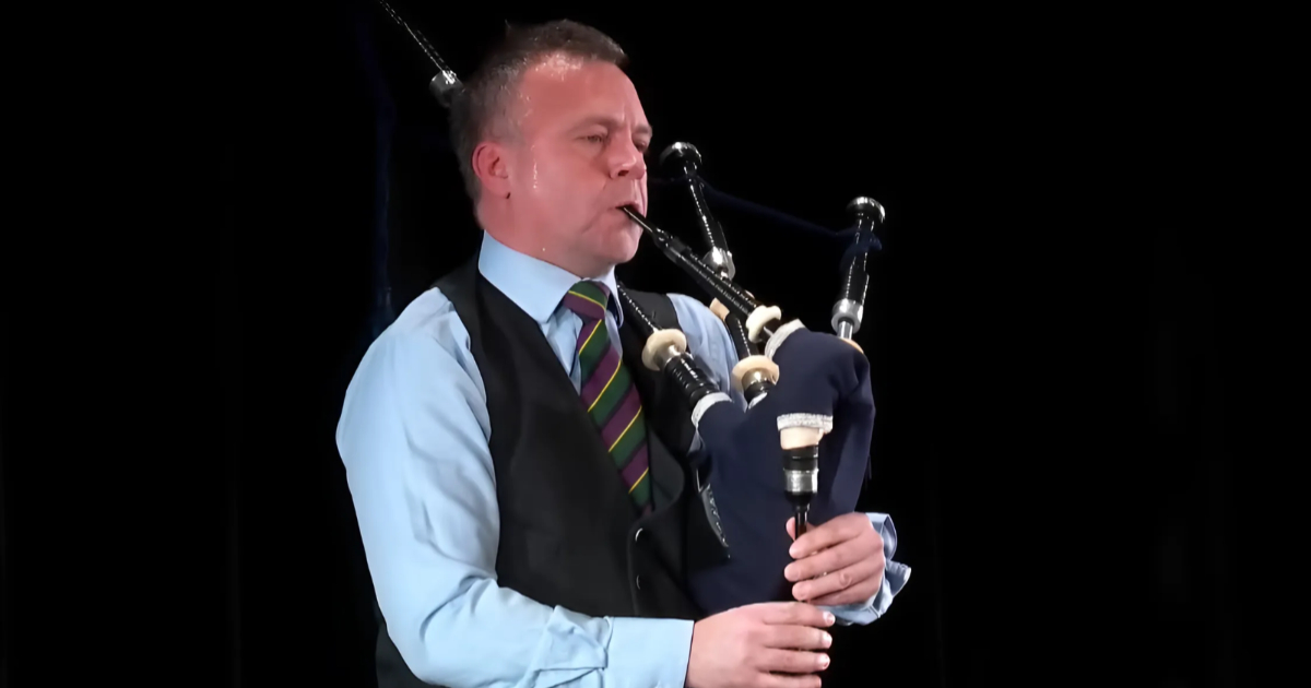 Epic Performance: Carl Ellis And 200 Bagpipers Play “Amazing Grace” Like Never Before