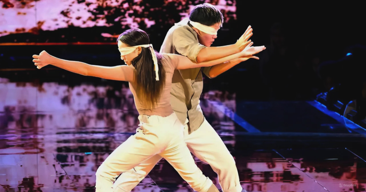 Teen Dance Duo Sean And Kaycee Stun In Unbelievable Blindfolded Routine