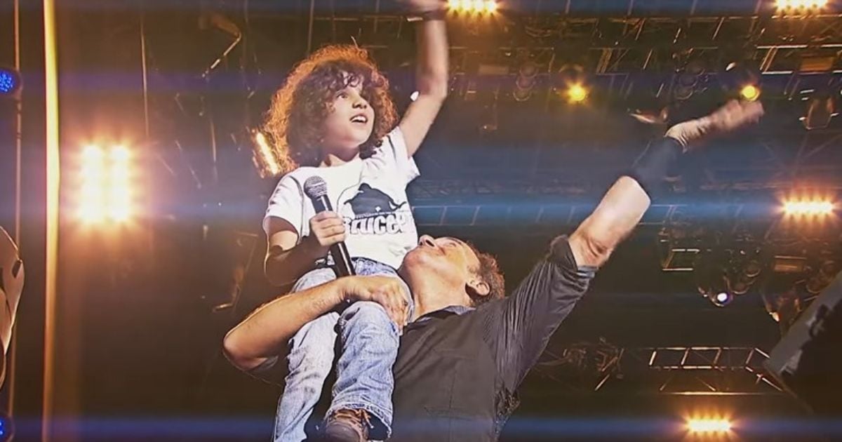 Bruce Springsteen Brings 6-Year-Old Fan On Stage For A Once-In-A-Lifetime Moment