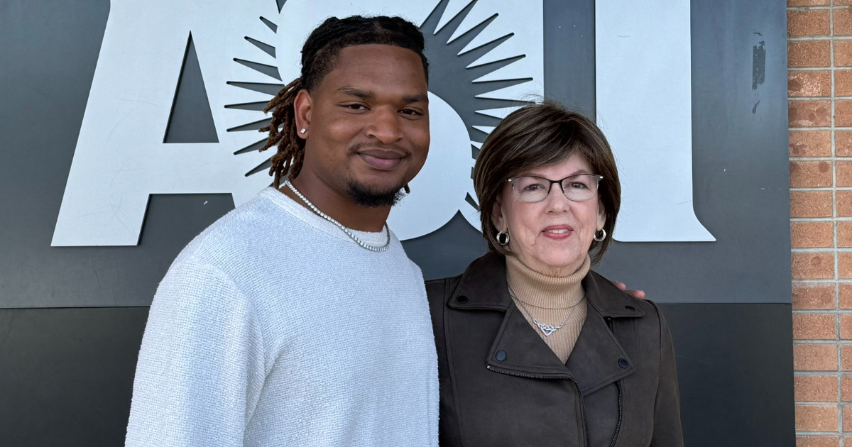 Grandma And Her Unexpected Thanksgiving Friend Celebrate Apart For The First Time In 9 Years