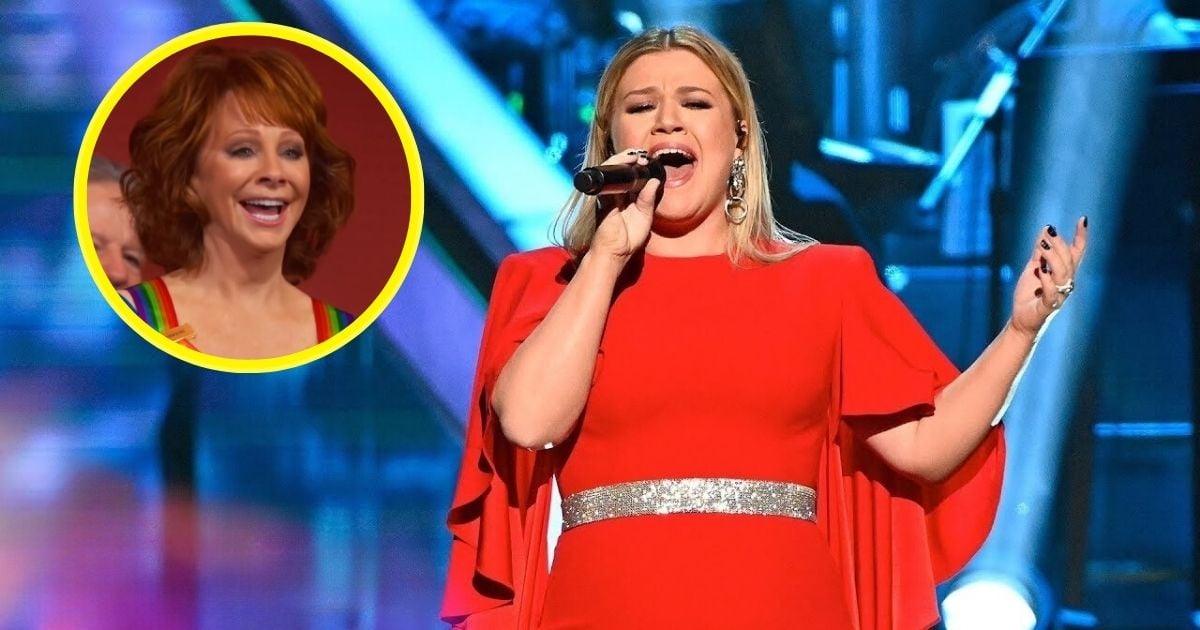 Kelly Clarkson’s Touching Tribute To Reba McEntire Wows The Audience