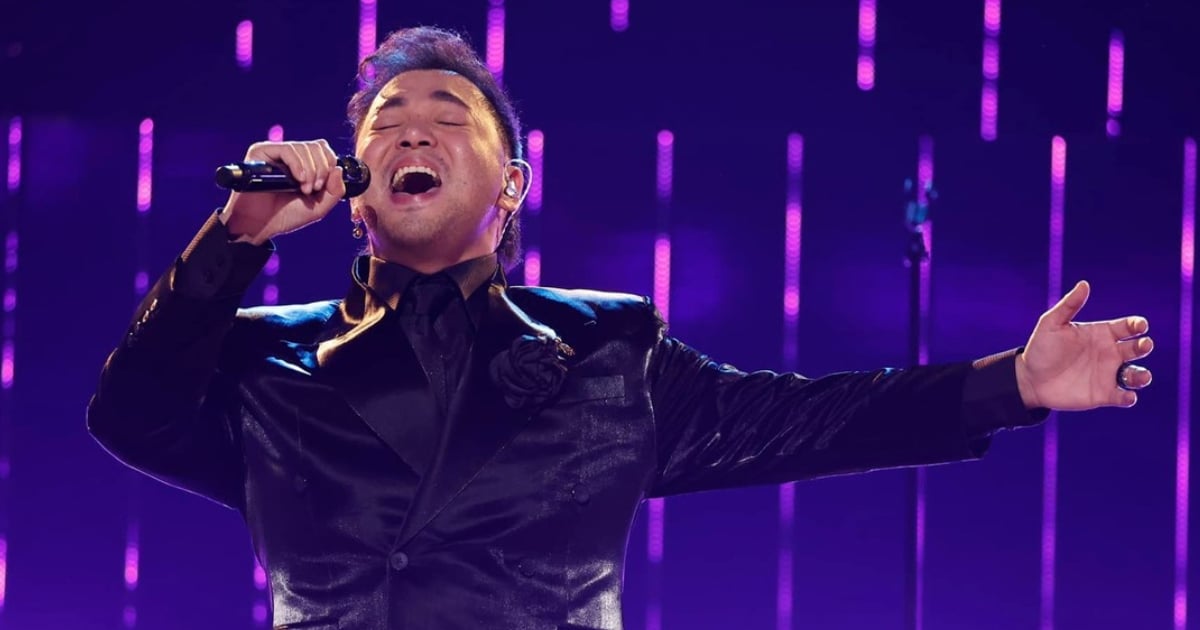 The Voice’s Sofronio Vasquez Wows Audiences With Legendary Song Covers