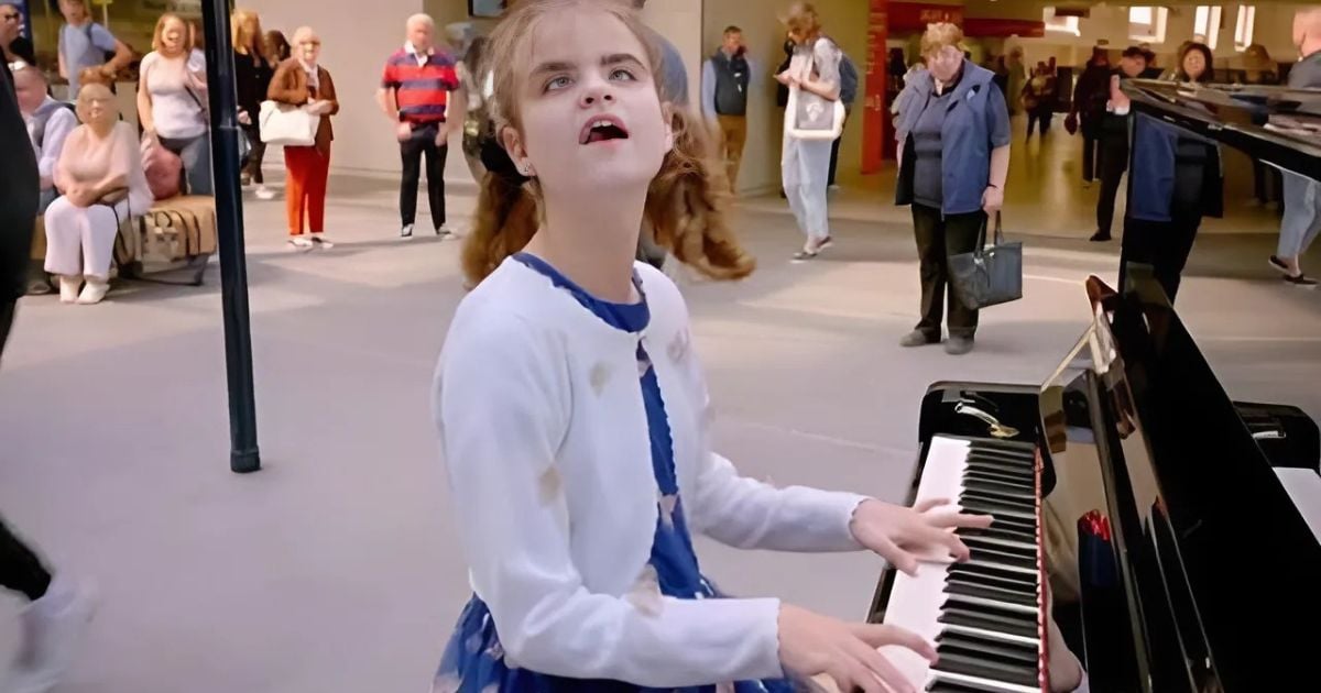 Audience Left In Awe As Blind Girl With Autism Plays Piano Like A Pro