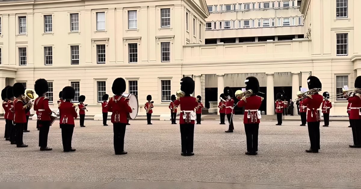 The Queen’s Guards Honor Rock Legend Meat Loaf In A Touching Buckingham Palace Tribute