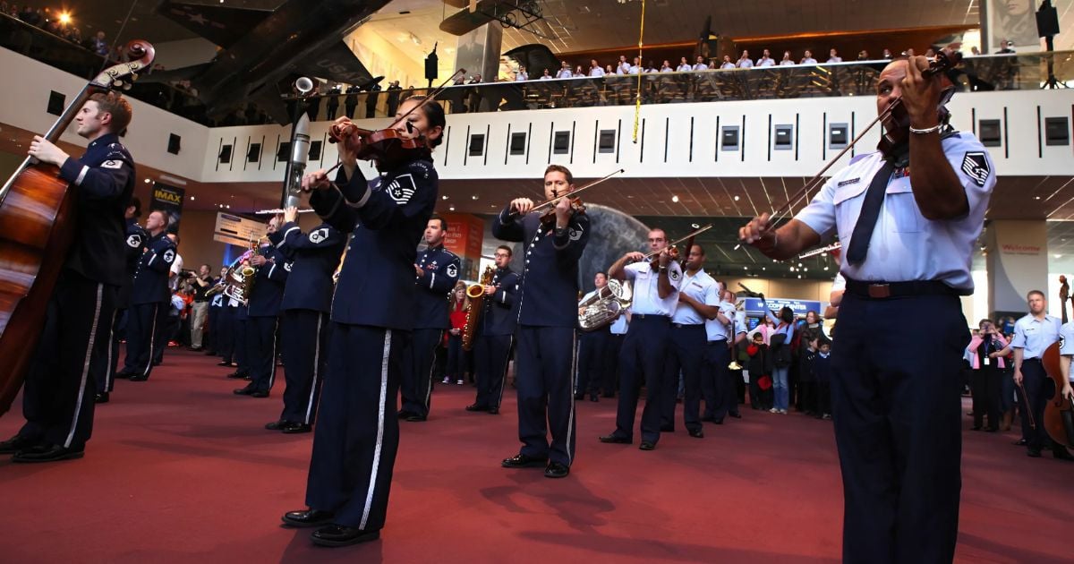 U.S. Air Force Band Turns Museum Visit Into A Breathtaking Musical Surprise