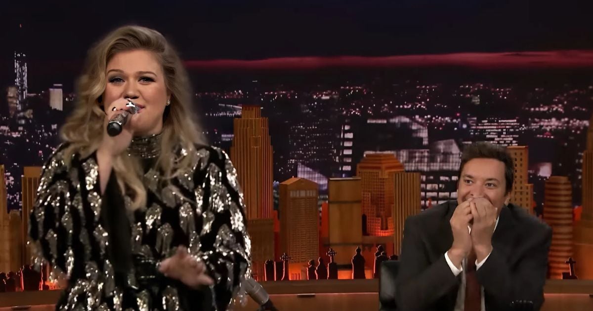 Kelly Clarkson Belts Out “Since U Been Gone,” Sending Fans Into A Frenzy