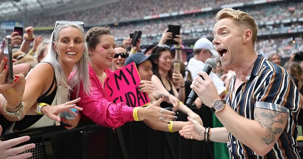 10,000 Voices Sing Along As Ronan Keating Delivers A Heartfelt Rendition Of “When You Say Nothing At All”